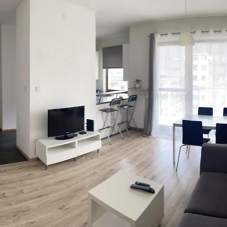 Apartament Obrzezna Airport Apartment Варшава Екстериор снимка